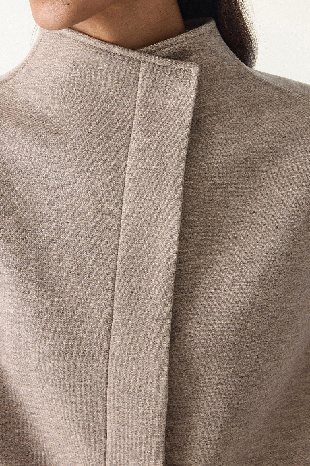 Cropped jacket with collar