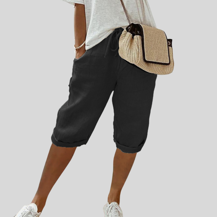 Fluid shorts with elegant comfort