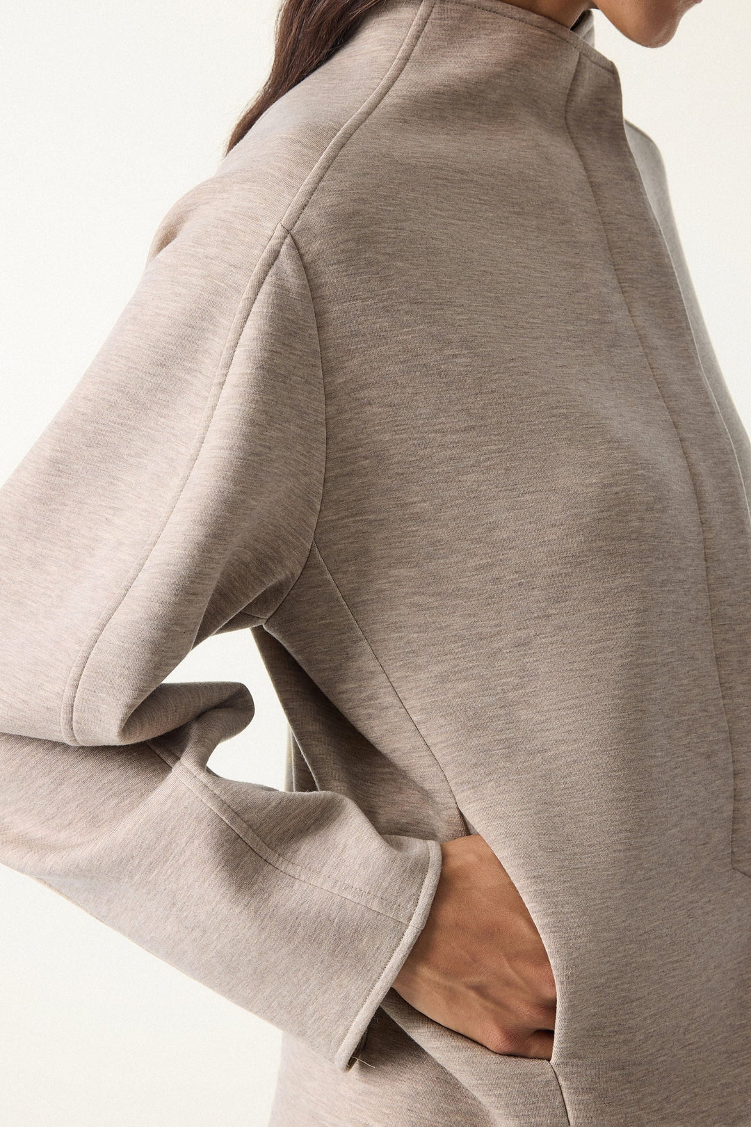 Cropped jacket with collar