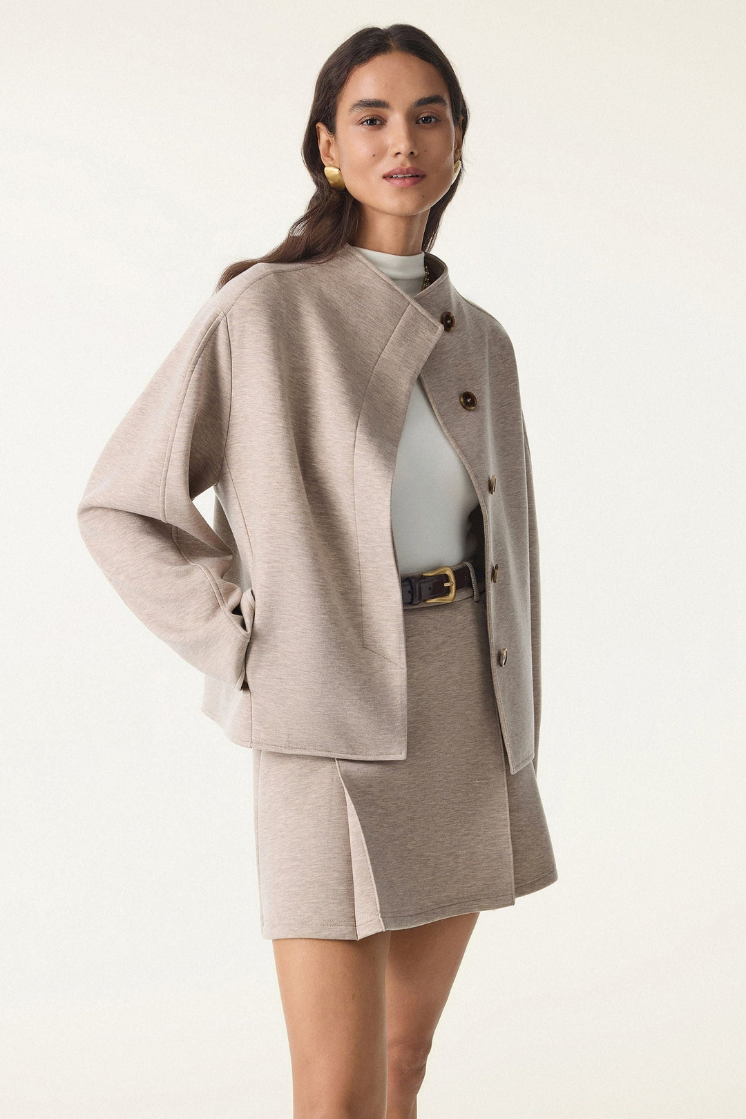 Cropped jacket with collar