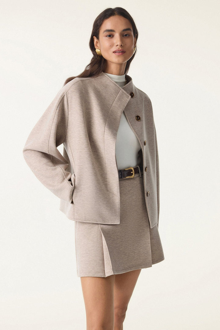 Cropped jacket with collar