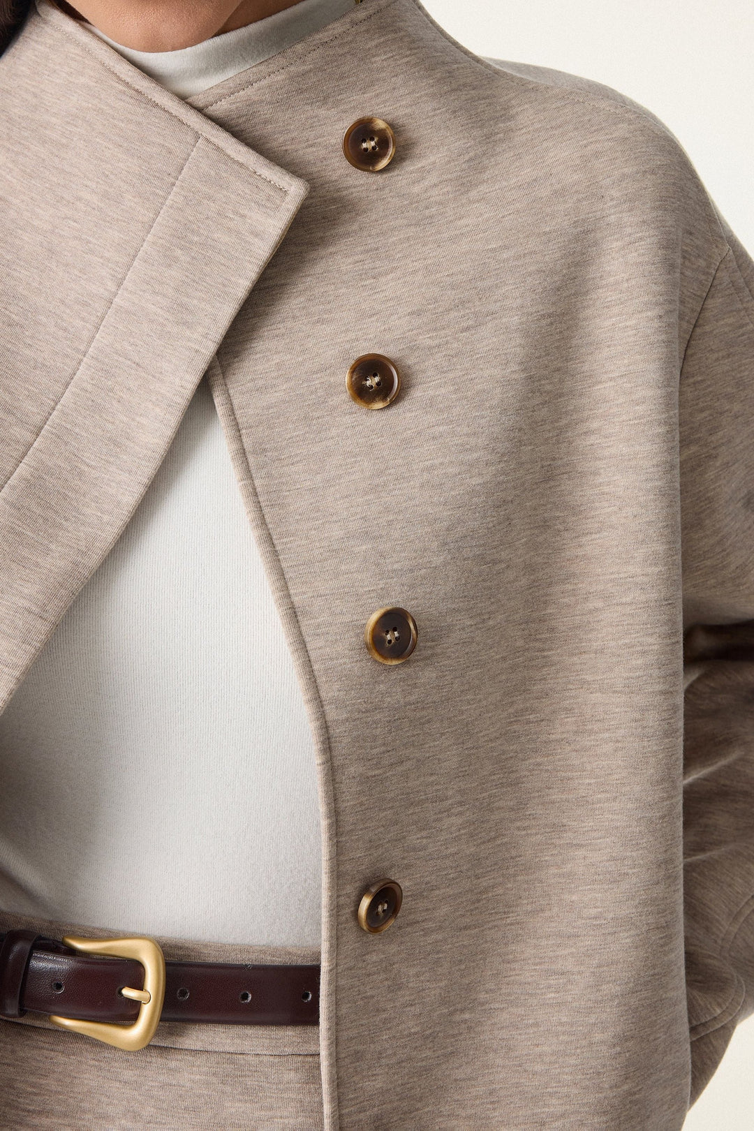Cropped jacket with collar